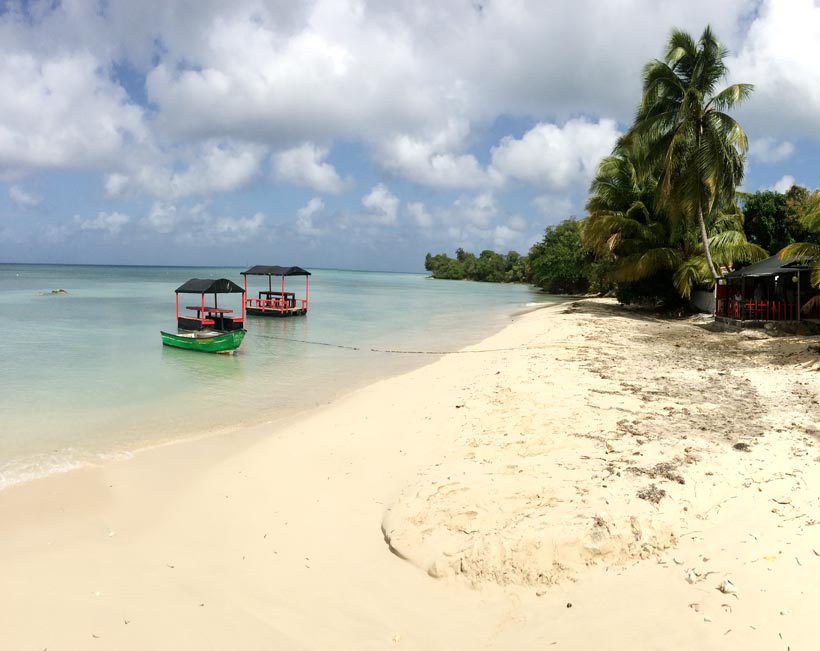 Déjeuner pieds dans l'eau Marie-Galante