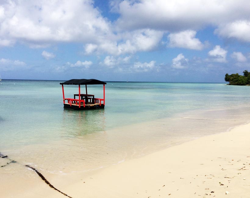 Déjeuner pieds dans l'eau Marie-Galante