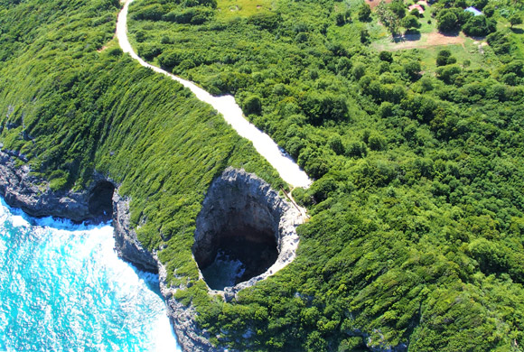 Gueuke Grand Gouffre, site touristique Marie-Galante